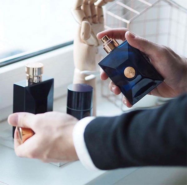 M&ugrave;i hương của Versace Pour Homme Dylan Blue EDT thời thượng, lịch thiệp